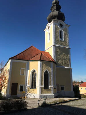Prambachkirchen Schule Pfarrheim Kirche (Quelle: Land OÖ.)