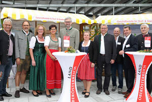 LH-Stv. Dr. Michael Strugl und BR Peter Oberlehner beim Stand der Geschäftsstelle der Dorf- und Stadtentwicklung (Quelle: Daniel Kauder, Land OÖ)