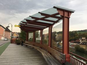 Grünburg Bushaltestelle aus Holz (Quelle: Land OÖ)