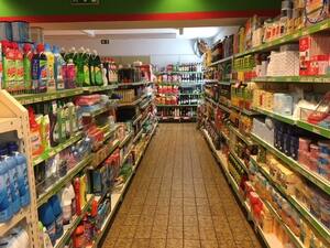 Kaufhaus Regale mit Lebensmittel (Quelle: Land OÖ)
