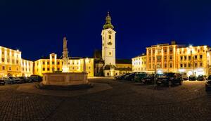 Hauptplatz Kirchturm bei Nacht (Quelle: Richard Schramm, PRO Freistadt)