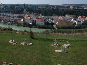 Hochburg-Ach, Gerätepark Blick auf Burghausen (Quelle: Jakob Mersch, Hochburg-Ach)