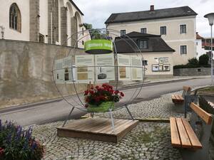 Kefermarkt Stifter Weltkugel Hintergrund Kirche (Quelle: Land OÖ)