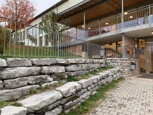 Kirchheim, Steinmauer, Schule (Quelle: Land OÖ)