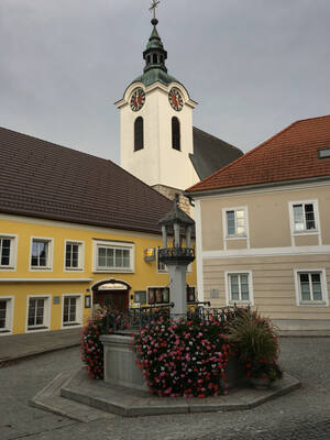Steinbach a.d.St., Brunnen, Kirche (Quelle: Land OÖ)