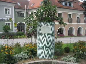 Skulptur Gemeindeamt (Quelle: Veronika Pitschmann, Pettenbach)