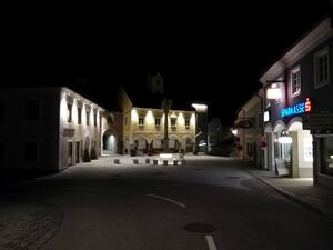 Marktgemeinde Sarleinsbach, Marktplatz bei Nacht (Quelle: Marktgemeinde Sarleinsbach, Christian Fidler)