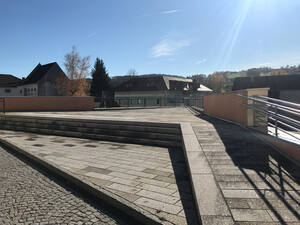 St. Marienkirchen an der Polsenz Kirchenplatz Ortsplatz Mostkeller Naturpark Infozentrum (Quelle: Land OÖ.)