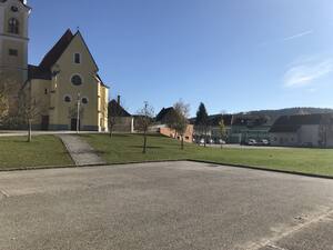 St. Marienkirchen an der Polsenz Kirchenplatz Ortsplatz Mostkeller Naturpark Infozentrum (Quelle: Land OÖ.)