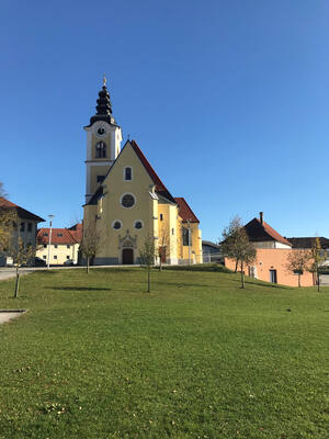 St. Marienkirchen an der Polsenz Kirchenplatz Ortsplatz Mostkeller Naturpark Infozentrum (Quelle: Land OÖ.)