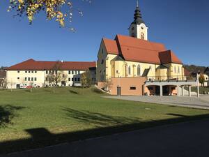 St. Marienkirchen an der Polsenz Kirchenplatz Ortsplatz Mostkeller Naturpark Infozentrum (Quelle: Land OÖ.)